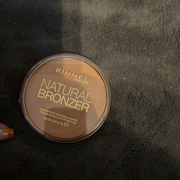 Makeup - Picture 2 of 5